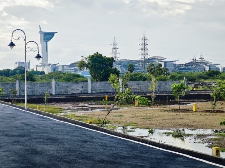 Plot for sale near siruchery village.